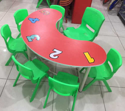 Front Round Table with Chairs