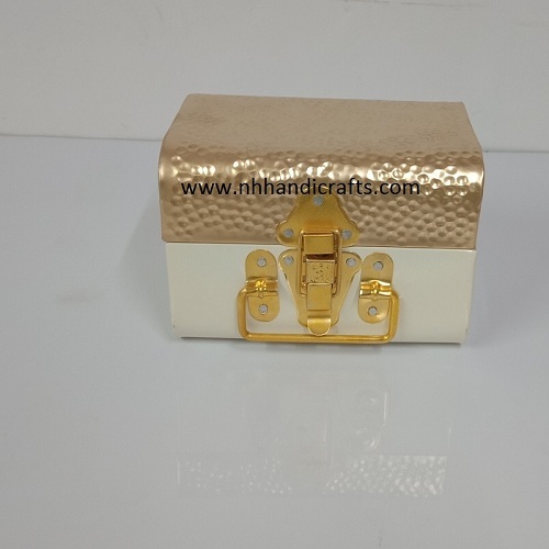 Iron Gift Storage Gift Gold & Off-White Trunk