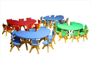School Super Front Round Table and Chairs